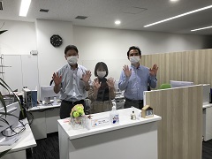 スタッフ手